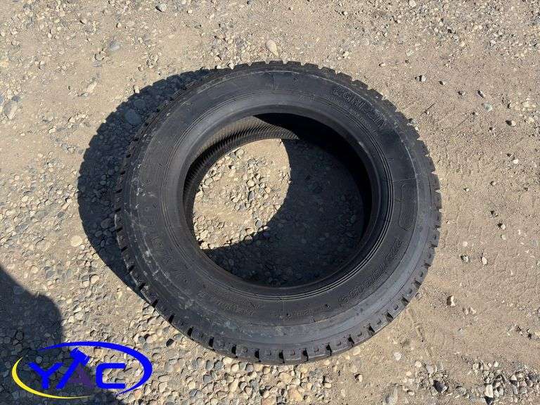 225/70R19.5 Tire