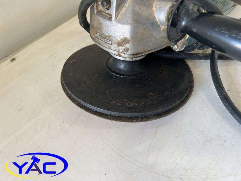 Makita 7" Angle Grinder/ Discs