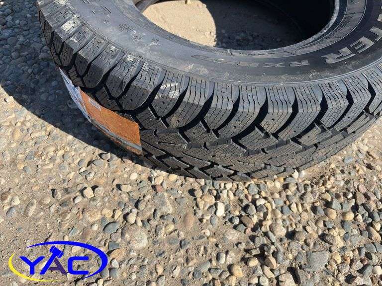 275/70R18 Tire