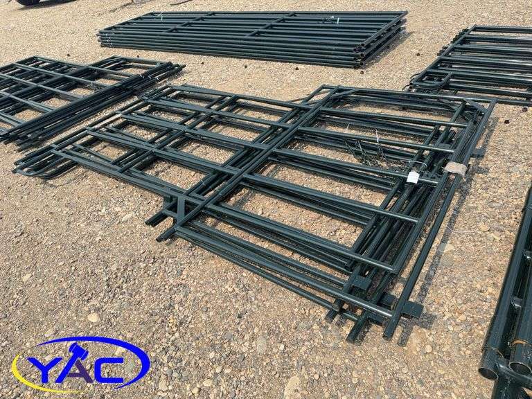 5- 9'6 Cattle/Horse Panel W/ Gate (BUYER MUST PAY 5X THE BID PRICE)