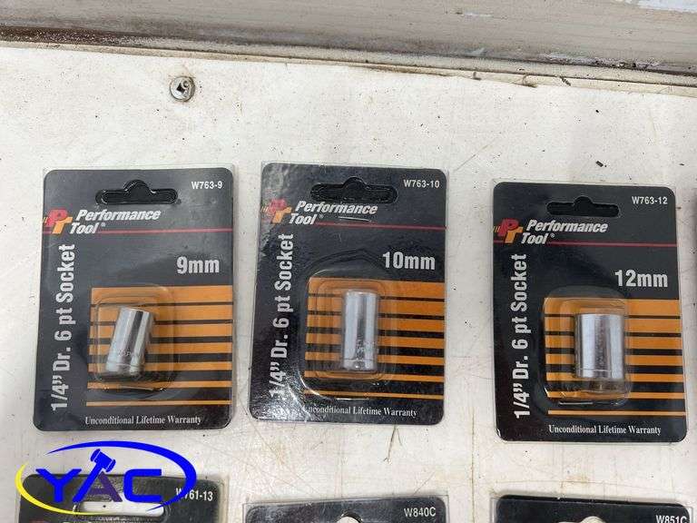 Approx. 40pcs Assorted Metric & Standard Sockets