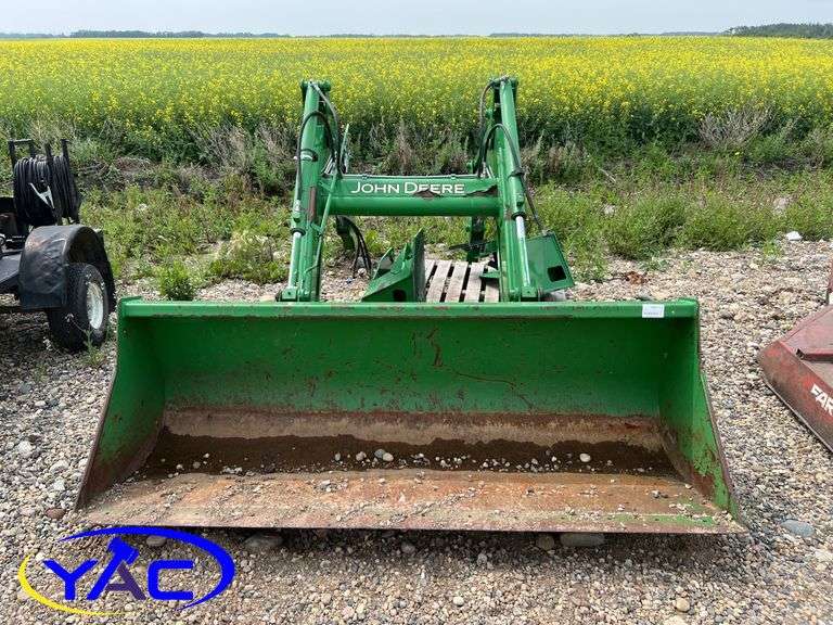 John Deere 640 Self Levelling Loader W/ Mounts
