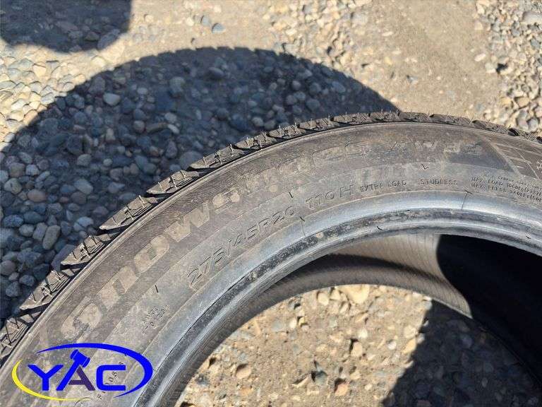 275/45R20 Tire