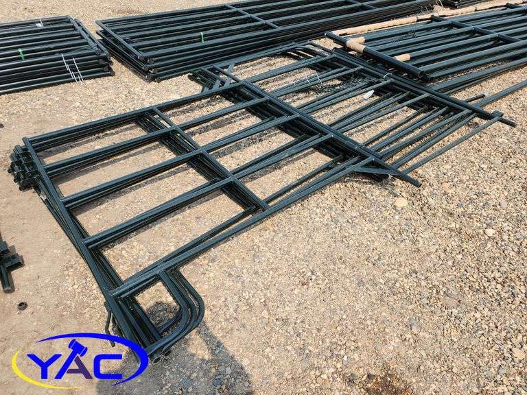 5- 9'6 Cattle/Horse Panel W/ Gate (BUYER MUST PAY 5X THE BID PRICE)