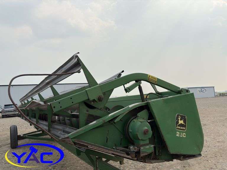 JOHN DEERE 230 RIGID HEADER W/ BATT REELS 30'