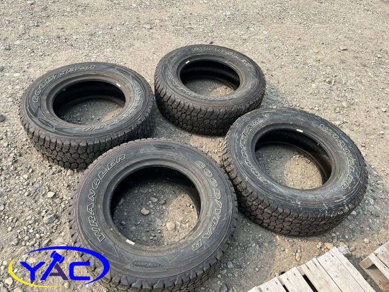 4- LT 265/70R17 Wrangler Pro Grip Good Year Tires