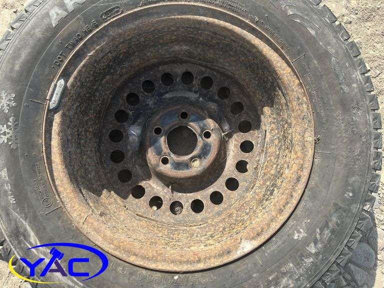 14" Tire & Rim 195/70R14