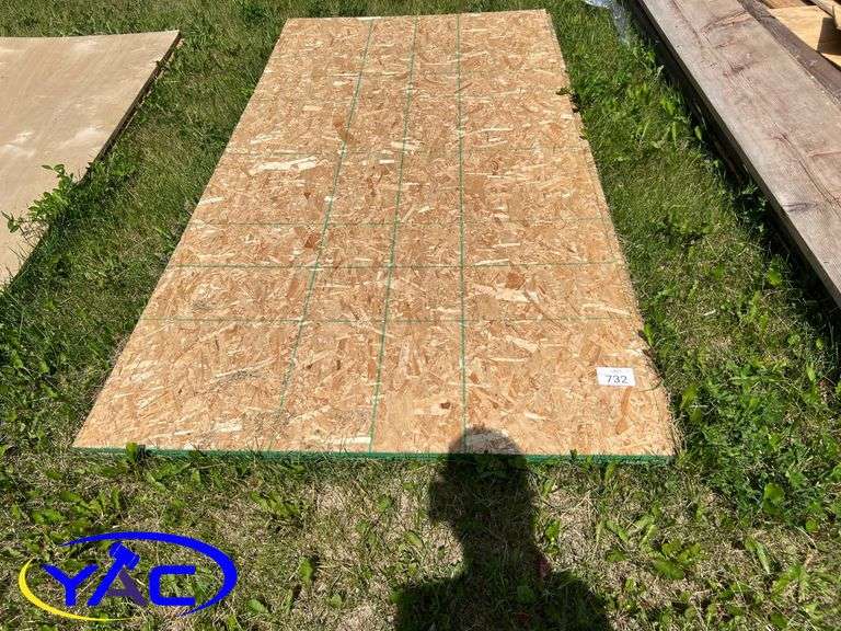 Assorted Sizes Of Plywood / Chip Board