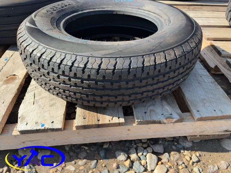 225/75R15 Tire