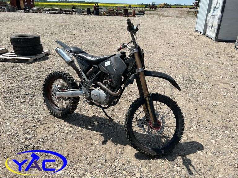 2011 BLACK PANTERA 250 DIRT BIKE - NOT RUNNING