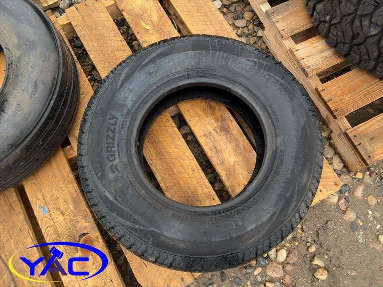 225/75R15 Tire