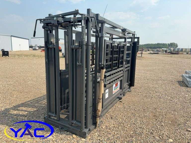 Deluxe Cattle Squeeze Chute
