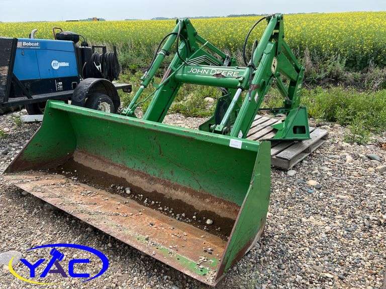 John Deere 640 Self Levelling Loader W/ Mounts