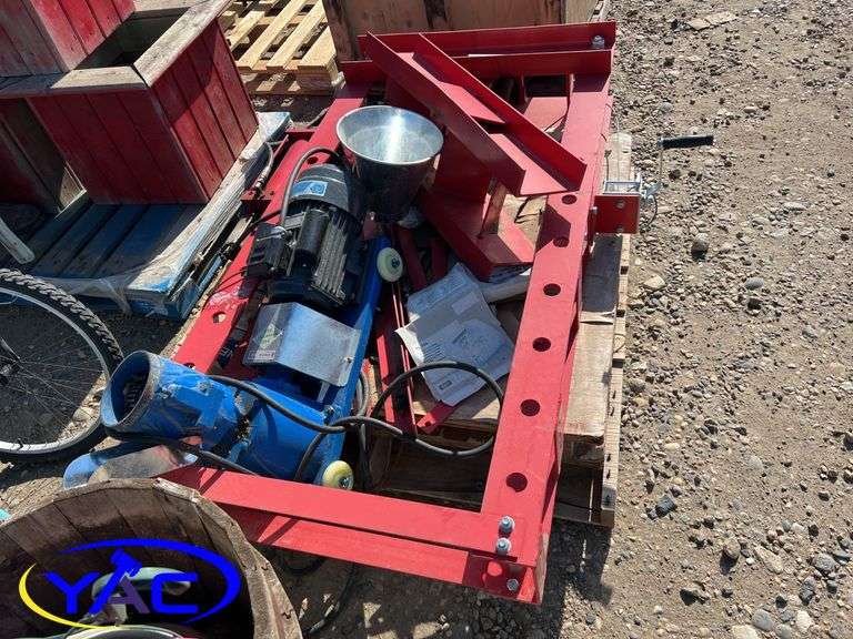 Hydraulic Press (Returned Item, Opened Box & Possibly Missing Parts)