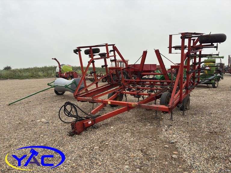 24' INTERNATIONAL VIBRA SHANK CULTIVATOR