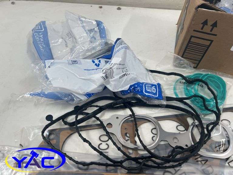 Head Gasket Set & 20- Cylinder Head Bolts & 8- Spark Plugs For 2014 GMC Sierra