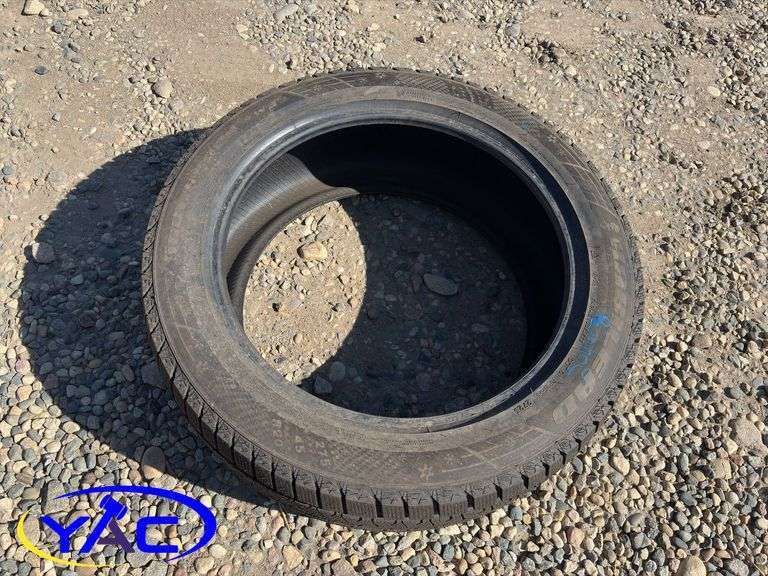 275/45R20 Tire