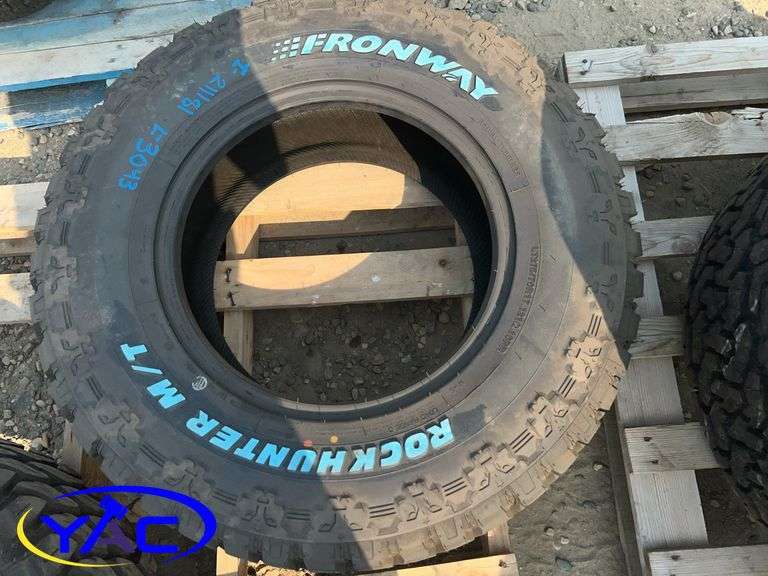 275/70R17 Tire