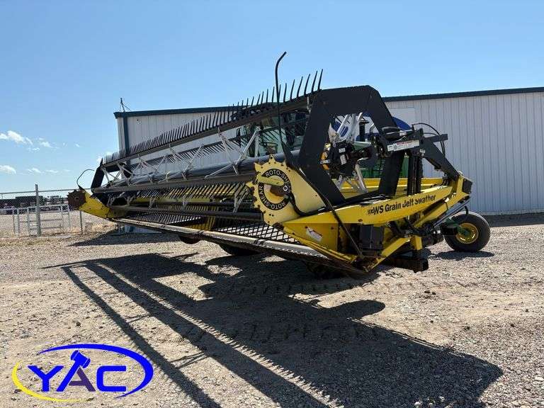 JOHN DEERE A400 SELF-PROPELLED SWATHER W/ 30' HONEY BEE HEADER