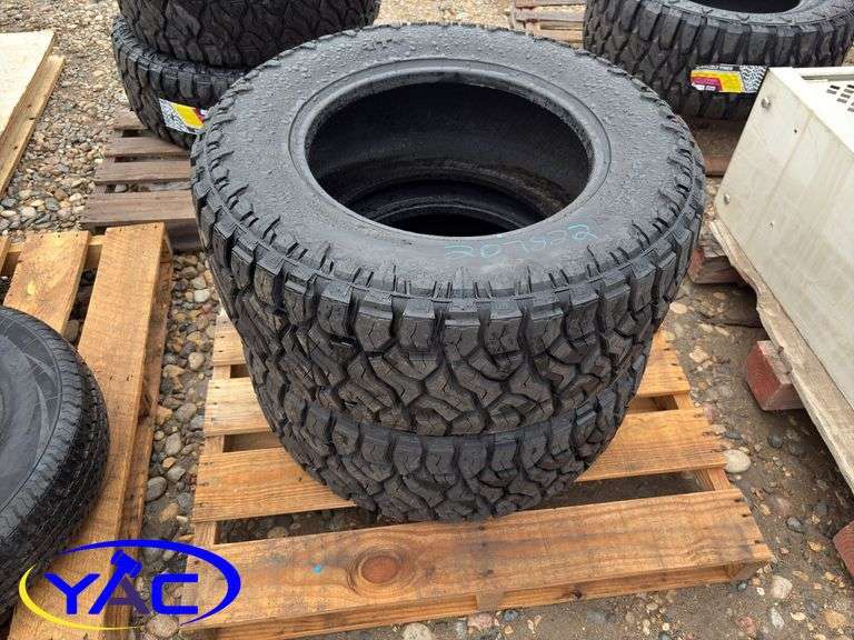 33x12.50R18 Tire
