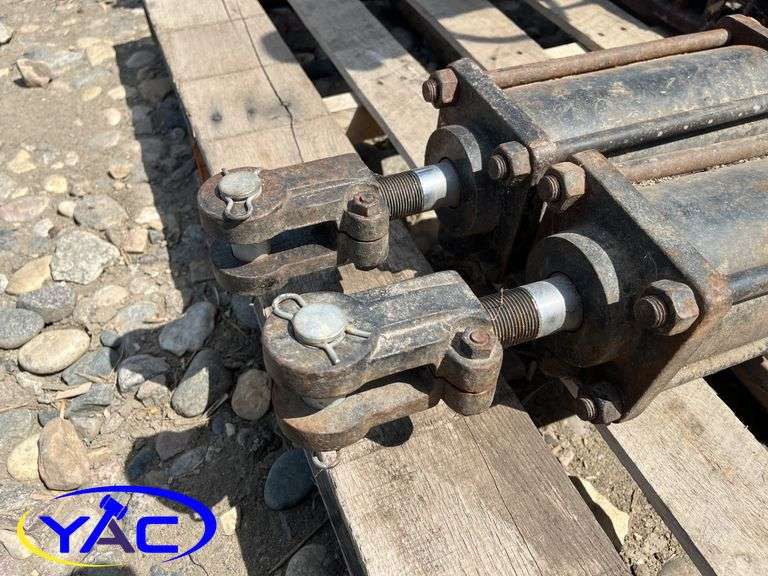2- 4"x8" Stroke Hydraulic Cylinders