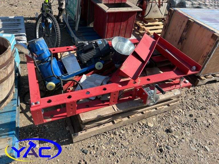 Hydraulic Press (Returned Item, Opened Box & Possibly Missing Parts)