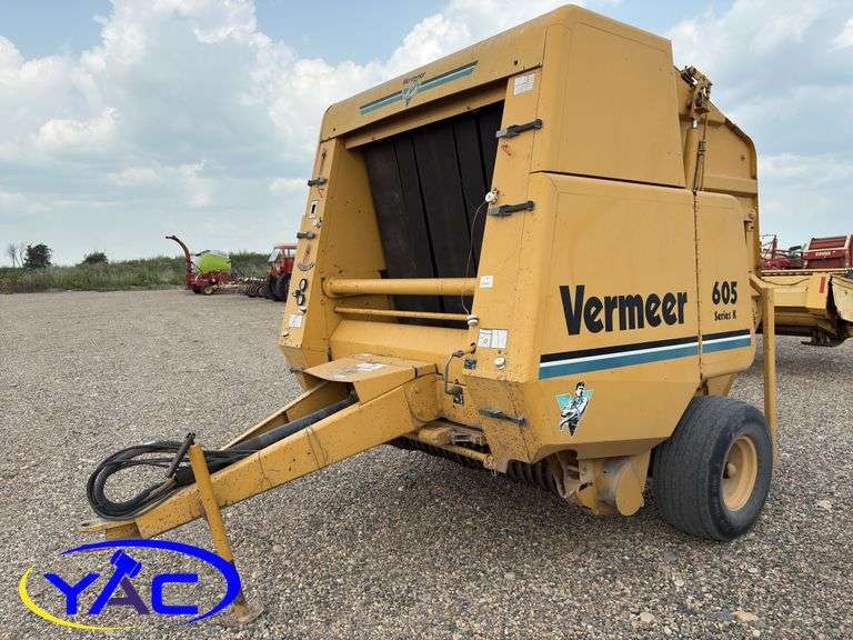 VERMEER SERIES K ROUND BALER