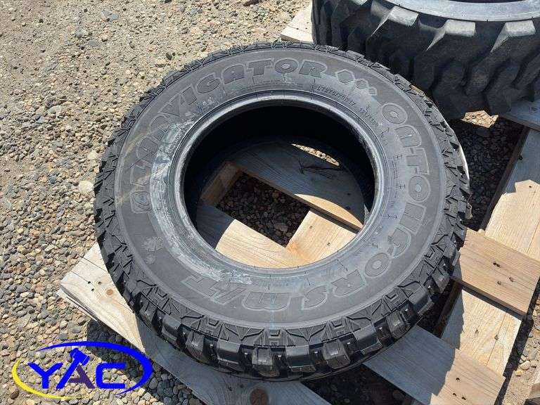 275/70R17 Tire