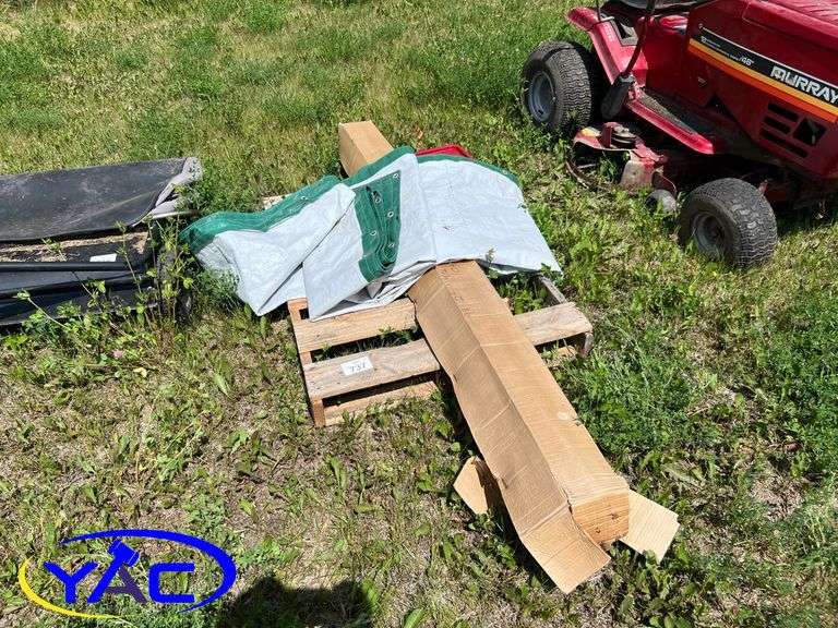 Screws / Wood / Tarp