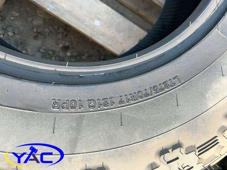275/70R17 Tire