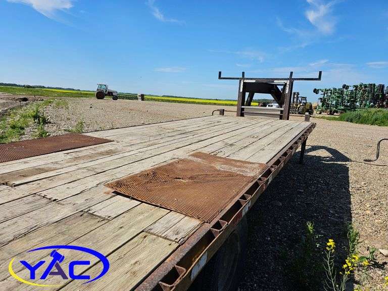 2011  FLATDECK H & H TRAILER