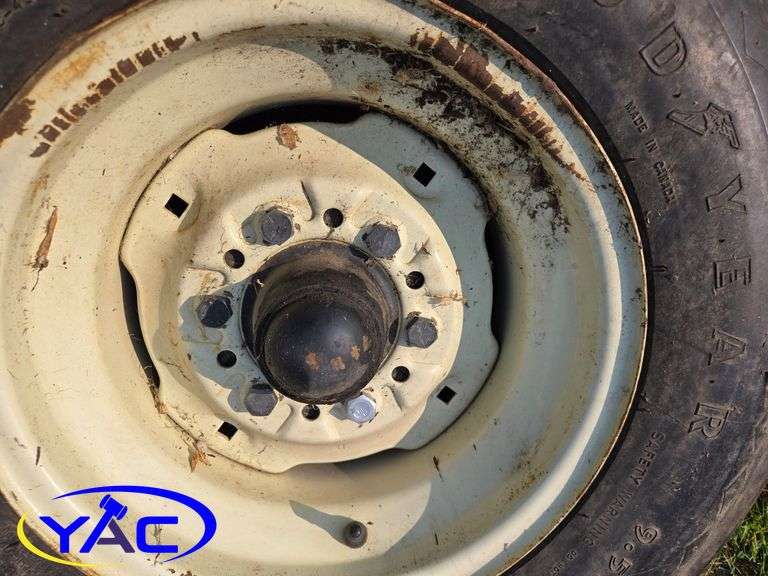 1 9.5L-15 Implement Tire