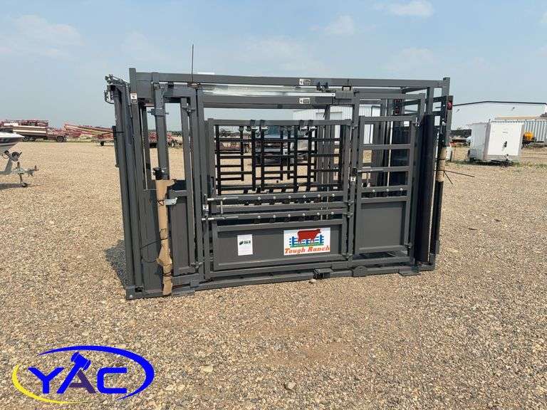Deluxe Cattle Squeeze Chute
