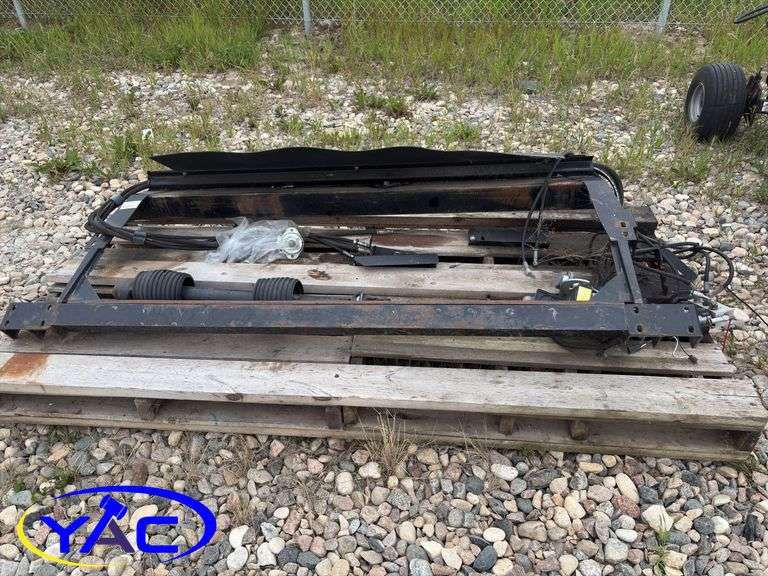 MACDON D50/D60 HEADER ADAPTER FOR CASE IH/ NEW HOLLAND FLAGSHIP COMBINES