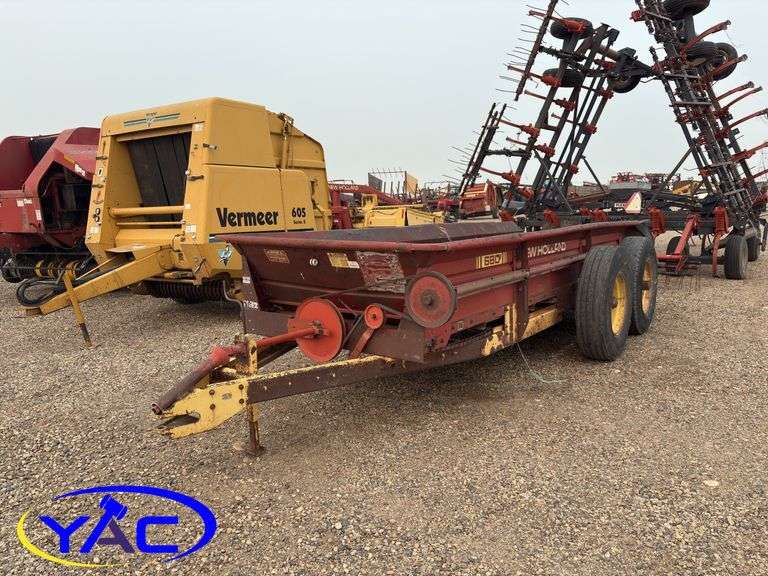 680 NEW HOLLAND MANURE SPREADER