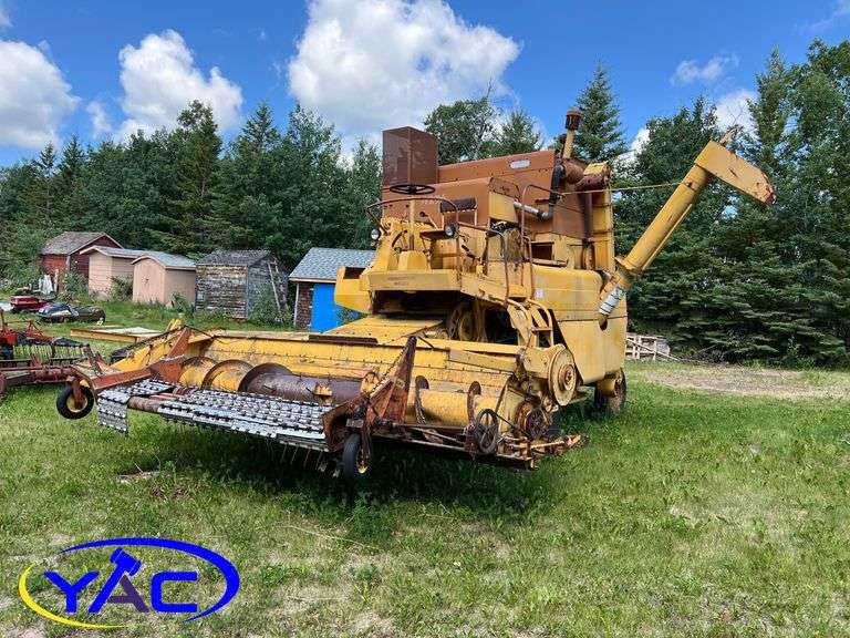 Minneapolis Moline 4296 Self-Propelled Combine