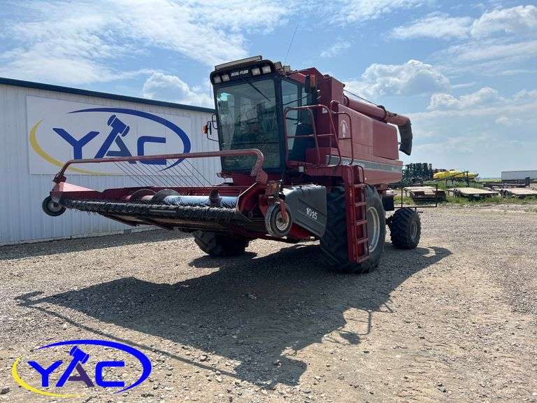 1993 CASE IH 1680 COMBINE W/ HEADER