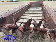 680 NEW HOLLAND MANURE SPREADER
