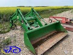 John Deere 640 Self Levelling Loader W/ Mounts