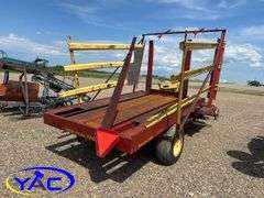 NEW HOLLAND SQUARE BALE PICKER