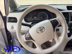 2011 TOYOTA SIENNA V6