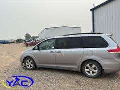 2011 TOYOTA SIENNA V6
