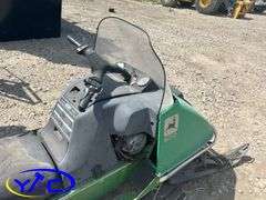 JOHN DEERE 600 SNOWMOBILE - NOT RUNNING