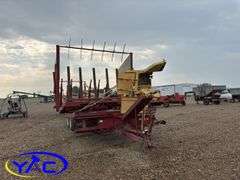 NEW HOLLAND 1033 BALE STACKER