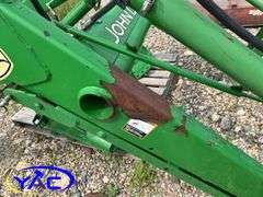 John Deere 640 Self Levelling Loader W/ Mounts