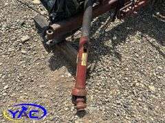 NEW HOLLAND SQUARE BALE PICKER