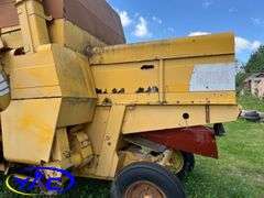 Minneapolis Moline 4296 Self-Propelled Combine
