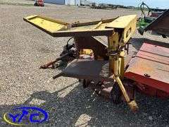 NEW HOLLAND SQUARE BALE PICKER
