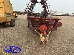 680 NEW HOLLAND MANURE SPREADER