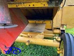 Minneapolis Moline 4296 Self-Propelled Combine